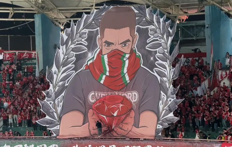 欧宝体育官方入口-河南对申花Tifo：纵有万般困难，你依旧是那颗璀璨耀眼的珍宝